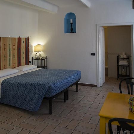 Camere Anna Vernazza Luaran gambar