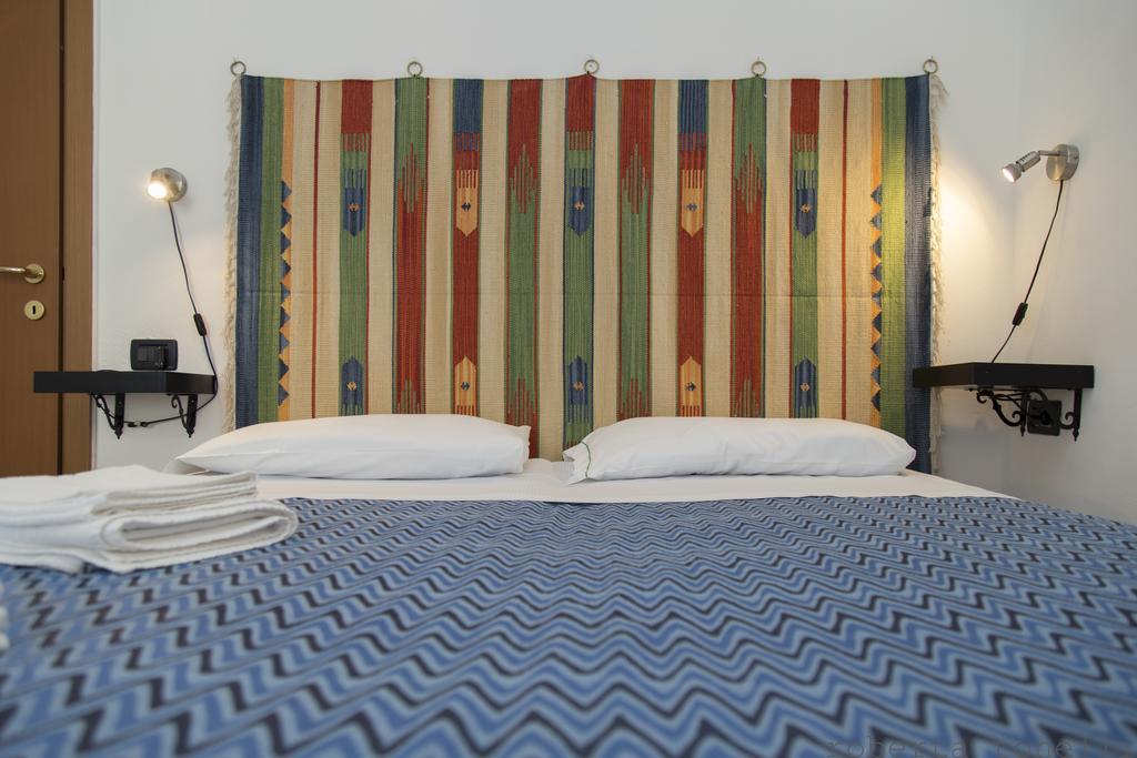 Camere Anna Vernazza Luaran gambar